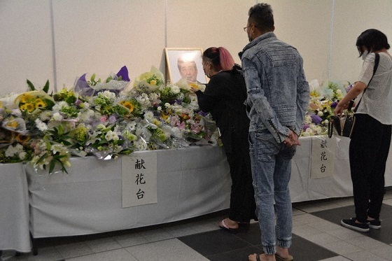 安倍晋三元首相銃撃事件から約1週間、安倍元首相を追悼する記帳所は、全国各地で開設されてきた。