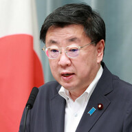 松野博一官房長官も「国際社会から異論が多く出ている」と苦言を呈した。