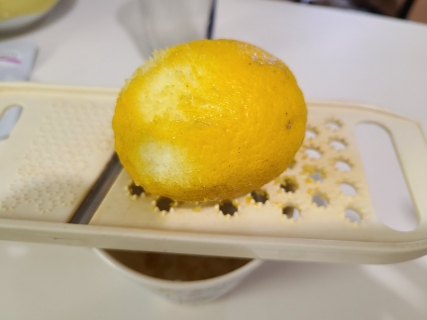 国産レモンの皮をゼストしてコロナ予防 (2)