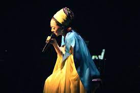 MISIA青と黄色のステージ衣装