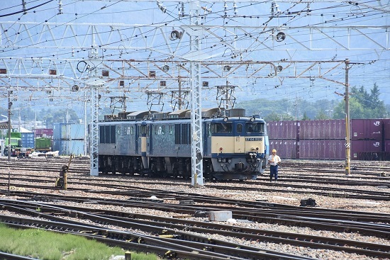 2021年6月26日撮影　南松本にて西線貨物8084ﾚ機回し　信号待ち
