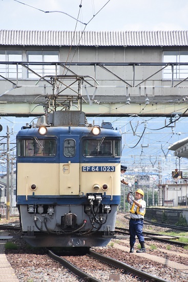 2021年6月26日撮影　南松本にて西線貨物8084ﾚ機回し　無線機の返却