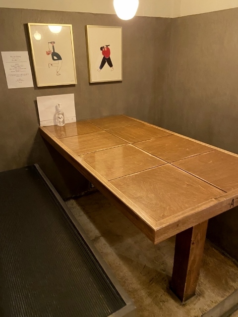 タニガキ　テーブル席