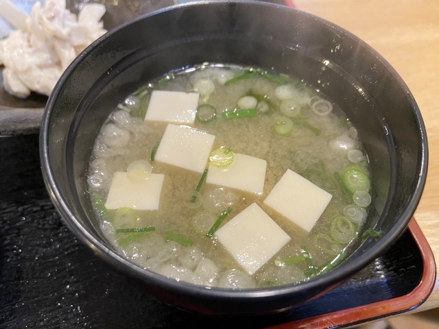 白木屋早田　マグロ和風ハンバーグ定食　味噌汁