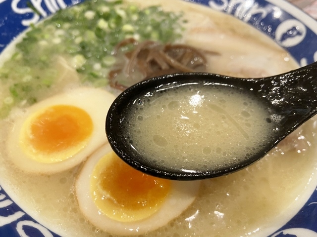 shin-shin　味卵入りらーめん　スープ