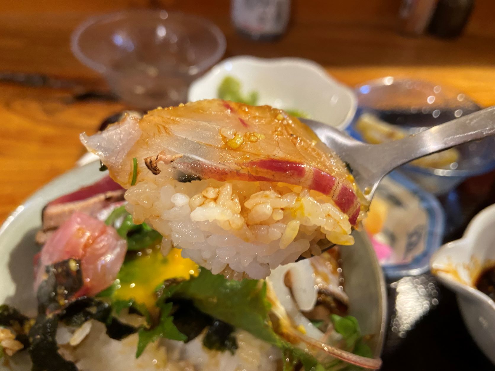 ひと晴れ　SPランチ　海鮮丼　鯛でいただきます