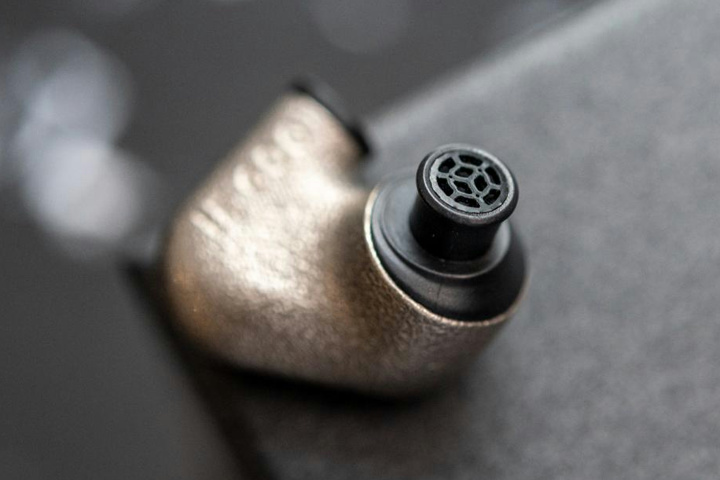 SENNHEISER_IE_600_07.jpg