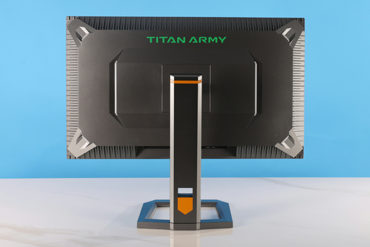 TITAN_ARMY_P27A6V_03.jpg