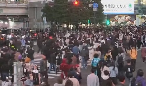 【悲報】現在の渋谷ハロウィン前夜、陽キャ達の人混みがヤバすぎるｗｗｗこいつらなんも反省してない