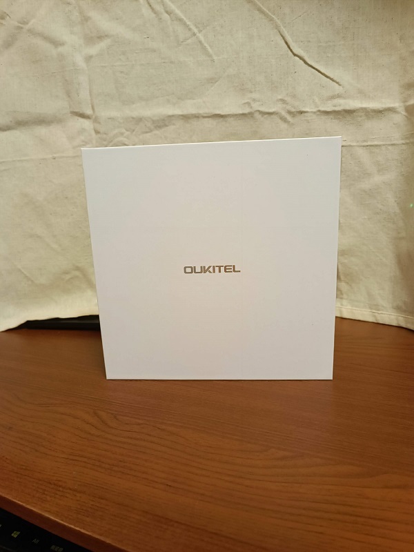 Oukitel製スマホ「WP15S」外箱